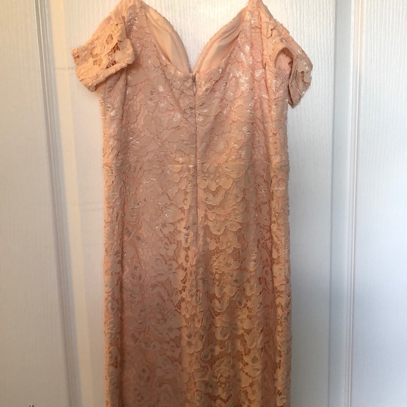 Peach lace dress: never worn - Picture 3 of 3